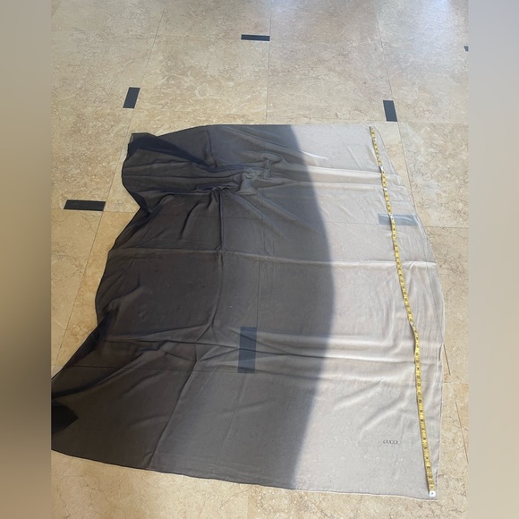 VINTAGE GUCCI RARE SCARF/SARONG - Picture 4 of 14